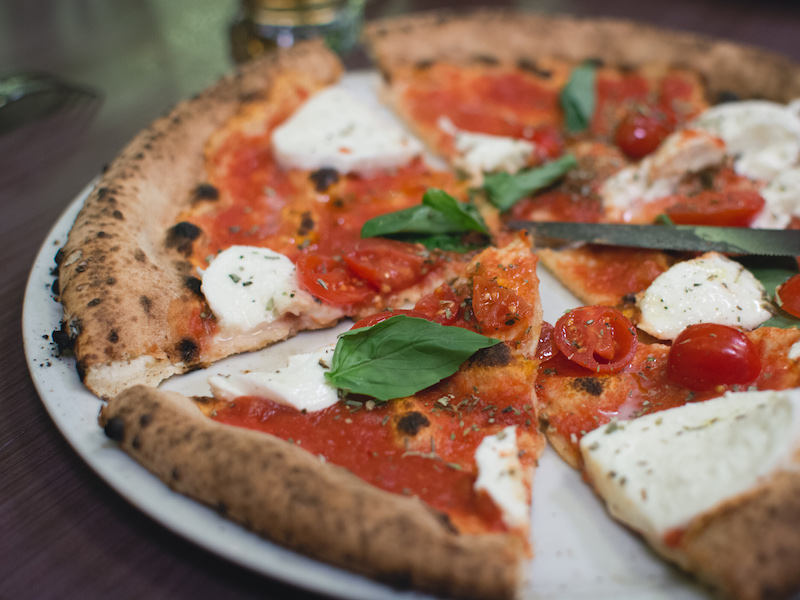 2.	Simple italian pizza with cherry tomatoes