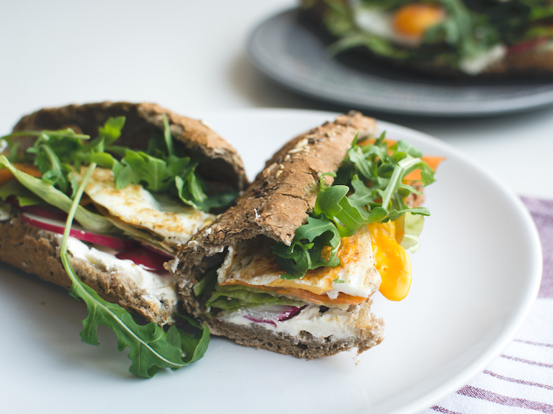 6.	Healthy baguette with egg and vegetables